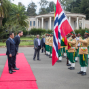 Kronprins Haakon inspiserer Garden ledsaget av President Mulatu Teshome. Foto: Vidar Ruud / NTB scanpix